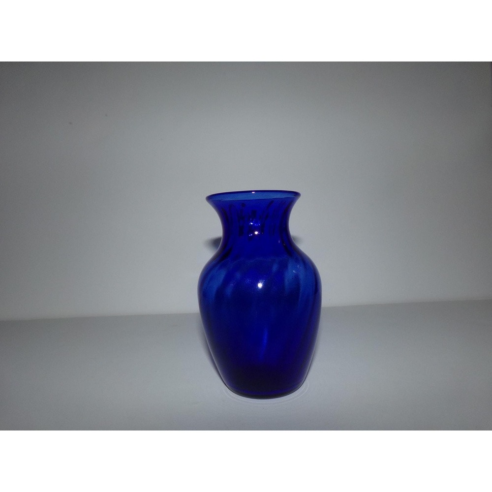Vintage Indiana Glass swirl pattern 5 /12 inch vase Tag still on